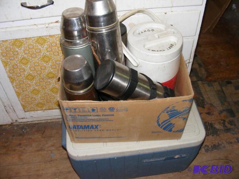 lot 133 image: Cooler, water cooler and 4 Thermoses  ...