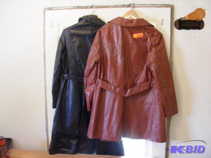 lot 186 image: Two coats, one is size 16...