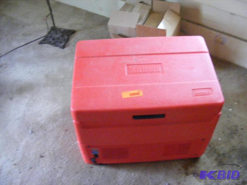 lot 203 image: Red Cooler...