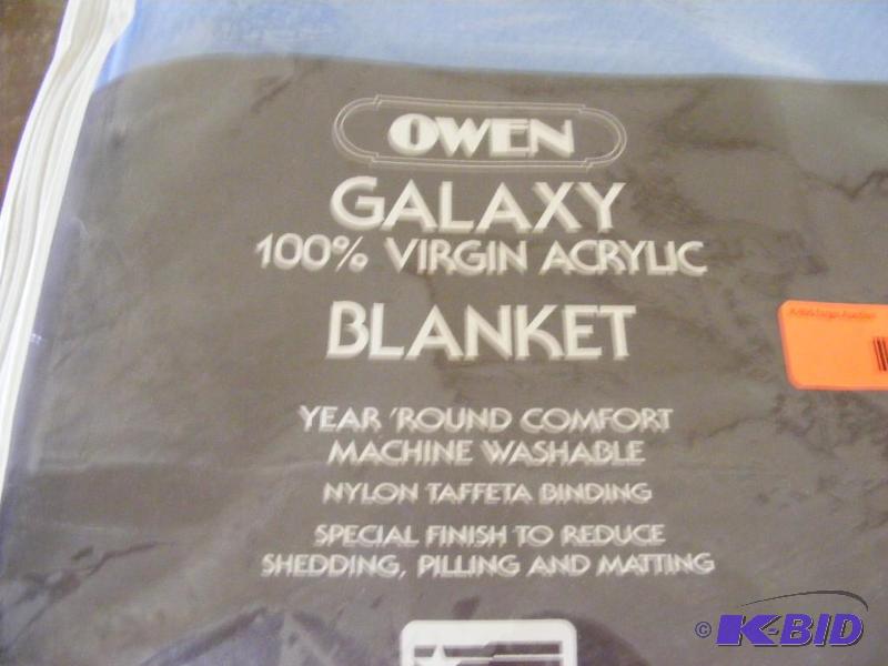 lot 228 image: Galaxy Blanket TwinFull size...