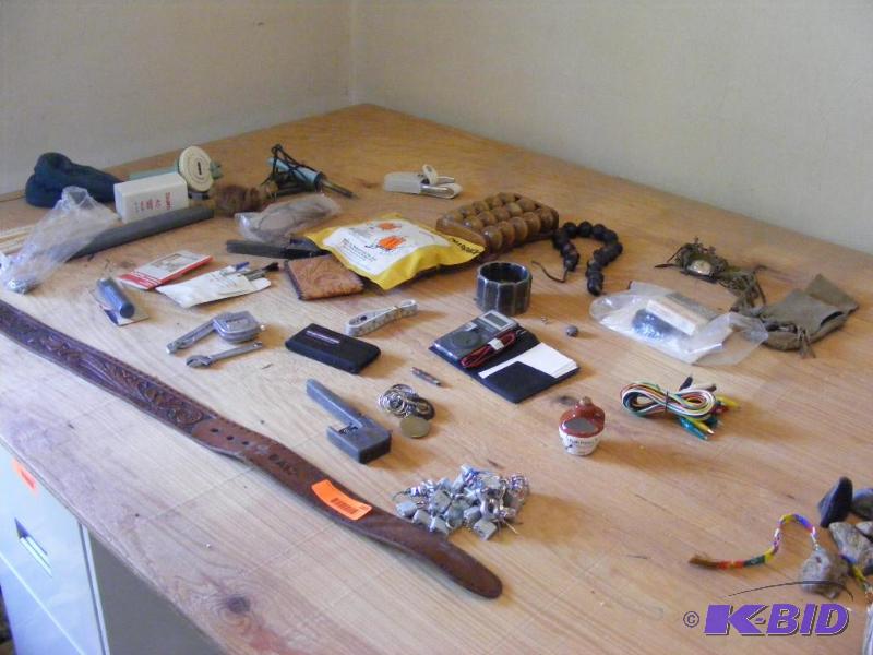 lot 265 image: Variety lot of misc items...