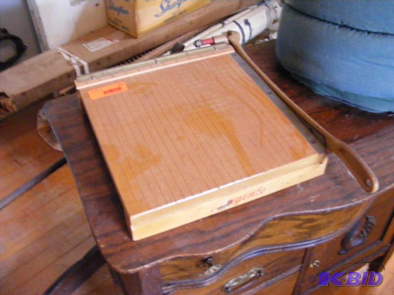 lot 273 image: Papercutter...