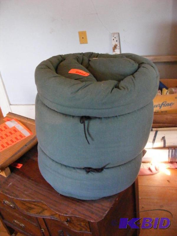 lot 274 image: sleeping bag...