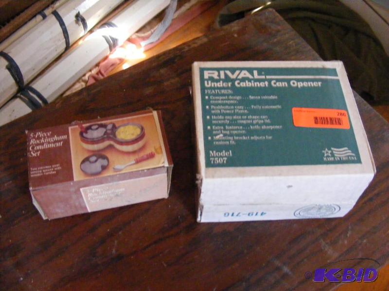 lot 286 image: Rival Under Cabinet Can Opener, 5pc condiment...