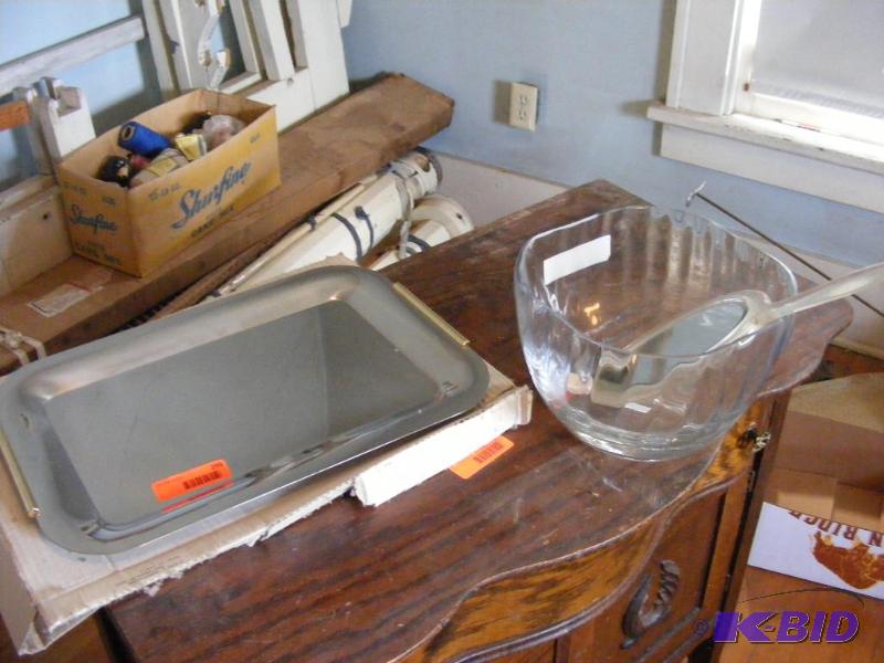 lot 295 image: Serving Tray and Bowl...
