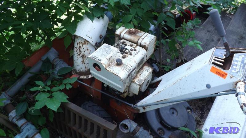 lot 318 image: Old Snowblower, untested. all the old old scr...
