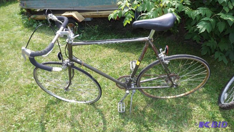 lot 320 image: Schwinn Bike...