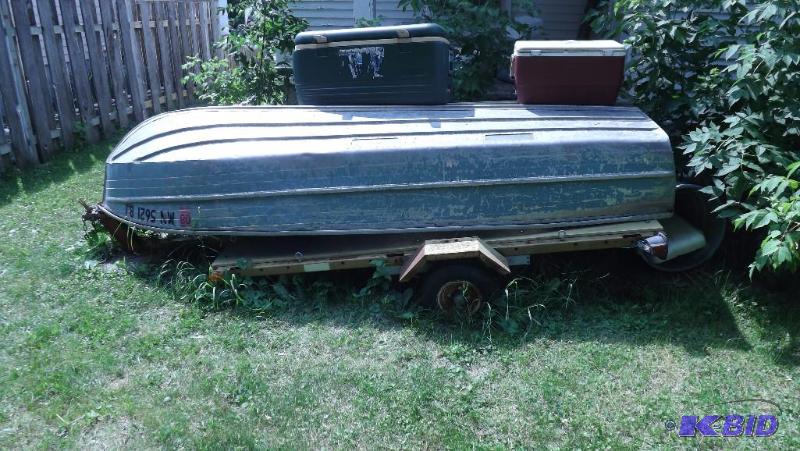 lot 324 image: Older Aluminum Boat and Trailer Sportfisher 1...