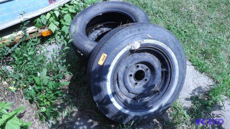 lot 326 image: Tires and Come-along...