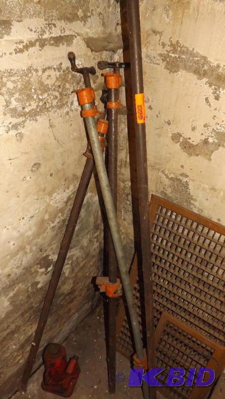 lot 333 image: Pipe clamps, bottle jack and floor grates...