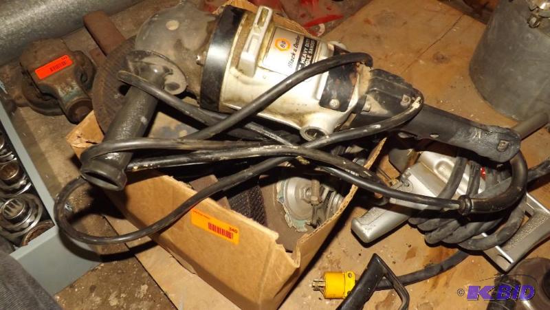 lot 340 image: Black & Decker 7 Angle Sander with box ...