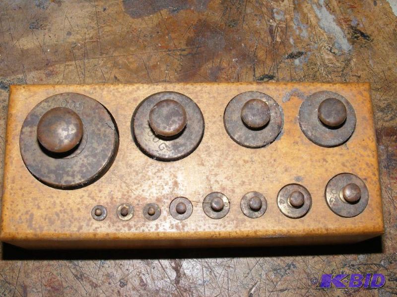 lot 36 image: Set of Gram Weights...