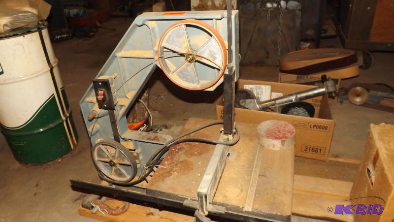 lot 378 image: Delta Band Saw. TESTED AND WORKS...