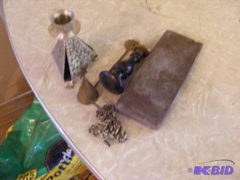 lot 396 image: Pewter, Watch Bob, Seal