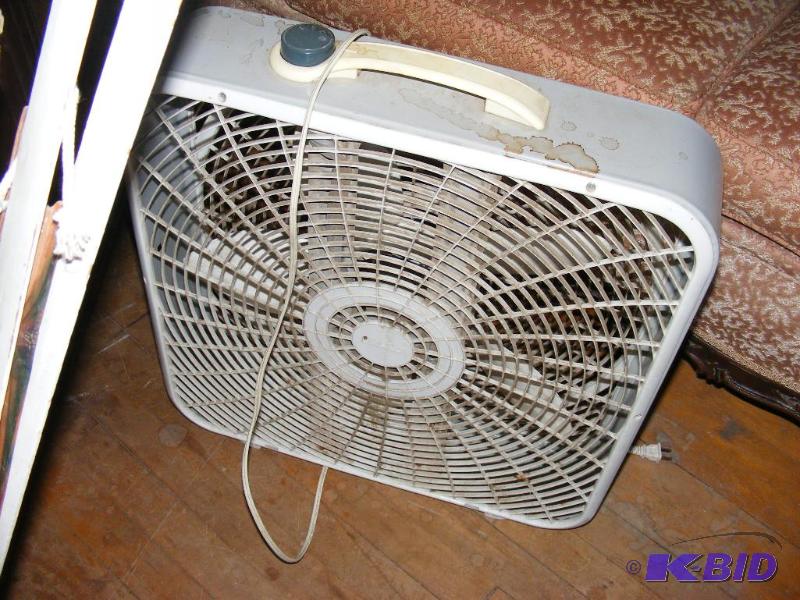 lot 4 image: Box fan, untested...