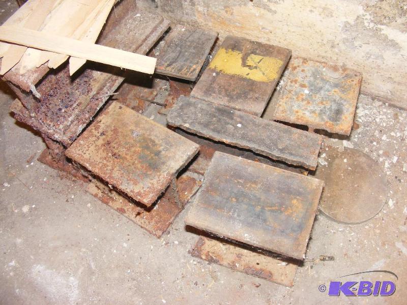 lot 414 image: anvils
