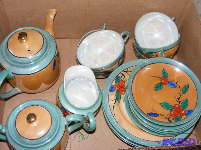 lot 45 image: Tea Set for 4...