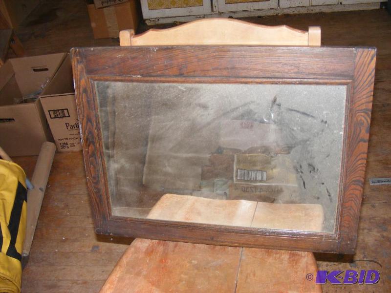 lot 69 image: Vintage Framed Mirror...