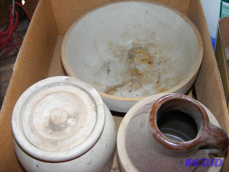 lot 77 image: Butter Crock with lid, has damage, Red Wing c...