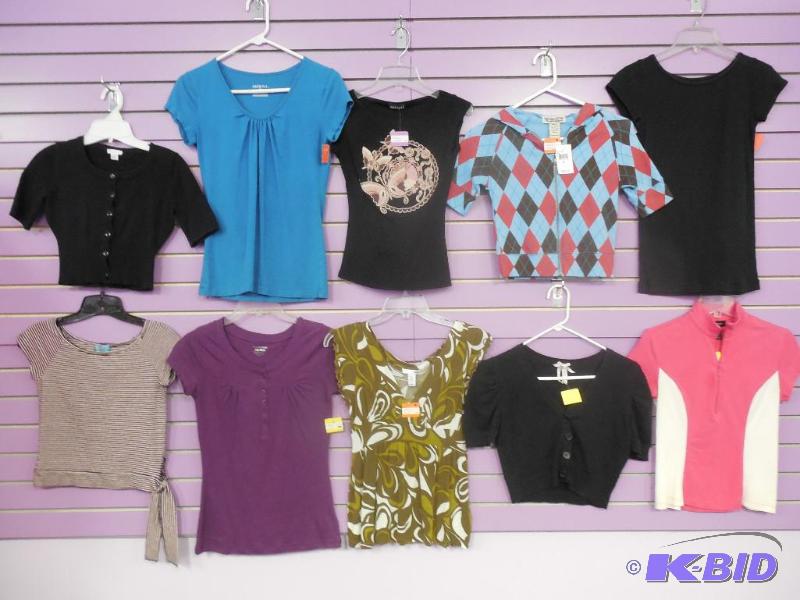 Lot of 10 Name Brand Short Sleeve & Hoodie Tops - Extra Small