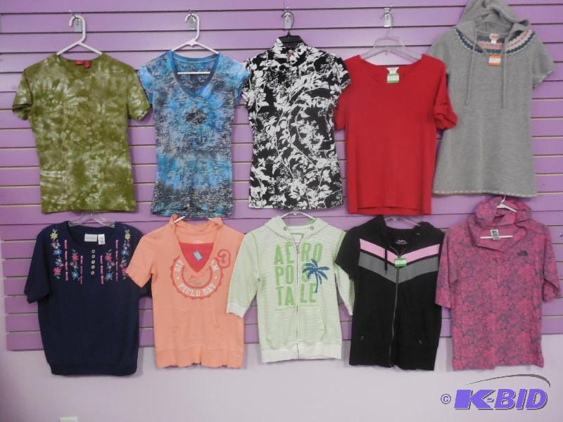 Lot of 10 Short Sleeve Tops & Hoodies - Size Small