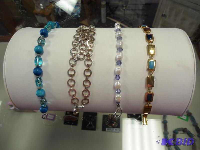 White Bracelet Leatherette Display