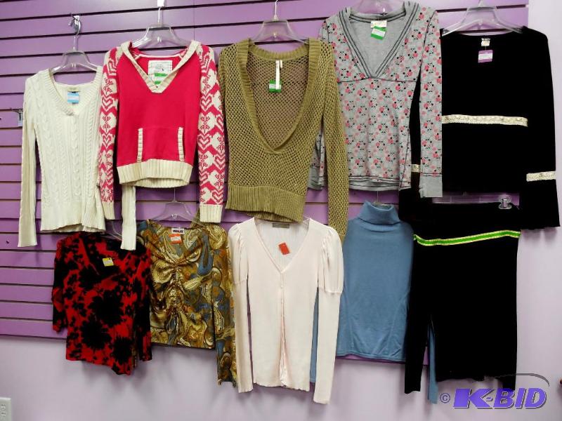 Lot of 10 Name Brand Long Sleeve Tops, Hoodies & Sweaters Size Small