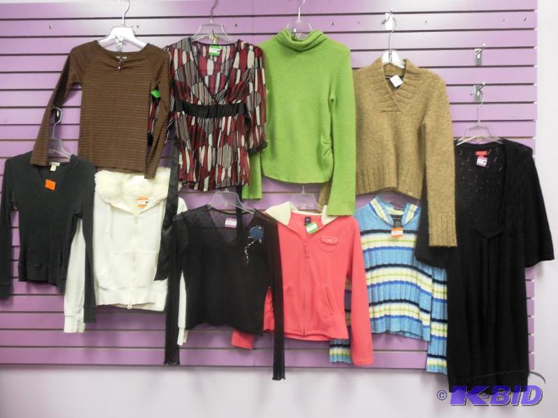 Lot of 10 Name Brand Long Sleeve Tops, Hoodies & Sweaters Size Small