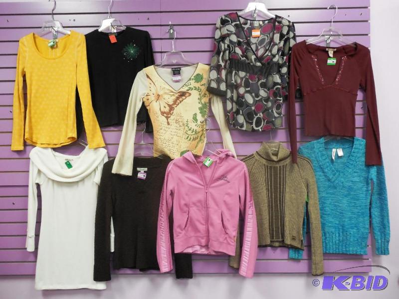 Lot of 10 Name Brand Long Sleeve Tops, Hoodies & Sweaters Size Small