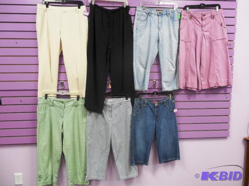 Lot of 7 Name Brand Capris - Size 10