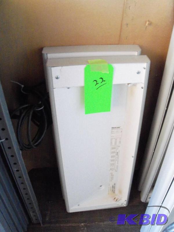 FLORESCENT LIGHT 28&quot LONG, NO BULB...
