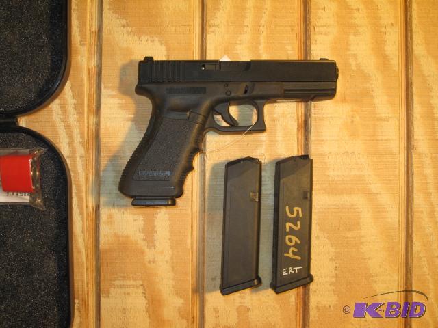Glock G22 Gen 3, .40 cal with 3 - 15 round ma...