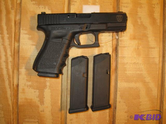 lot 13 image: Glock G23 Gen 3, .40 cal with 3 - 13 round ma...