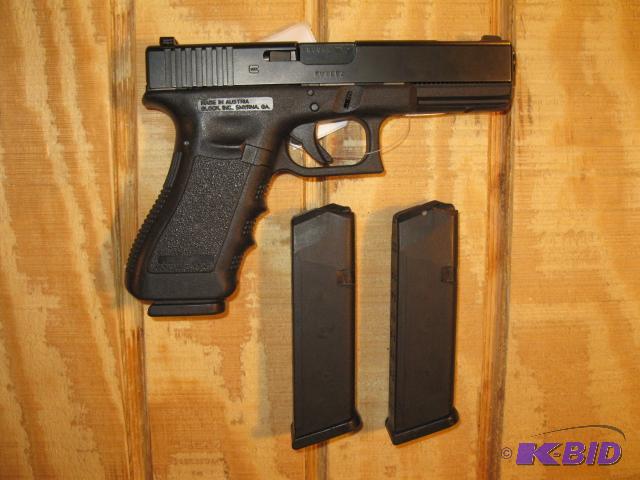 lot 16 image: Glock G22C Gen 3, .40 cal compensated with 3 ...
