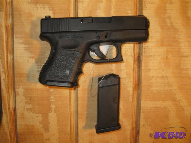lot 21 image: Glock G27 Gen 3, .40 cal sub compact, 2 - 9 r...