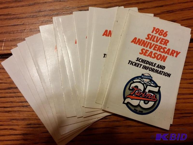 15 1986 Minnesota Twins Hand Schedule-...