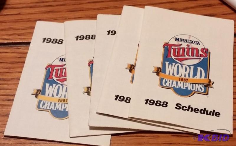 5 1988 Minnesota Twins Hand Schedule-...