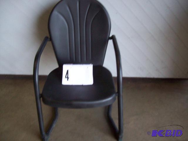 lot 4 image: Vintage Style Metal Lawn or Patio Chair