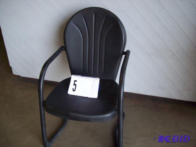 lot 5 image: Vintage Style Metal Lawn or Patio Chair