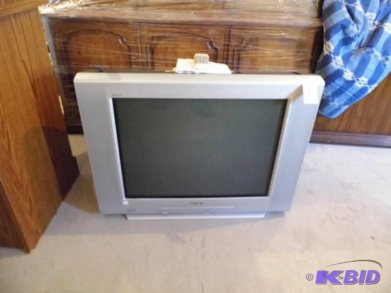 lot 10 image: Sony Wega 27 TV