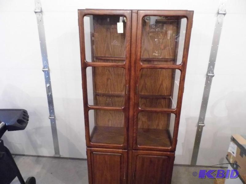 lot 17 image: Curio Cabinet