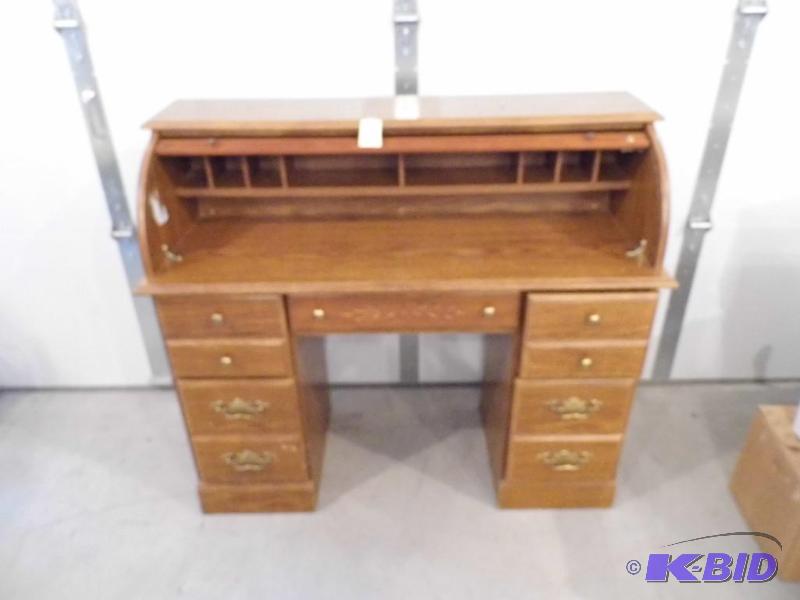 lot 22 image: Roll Top Desk
