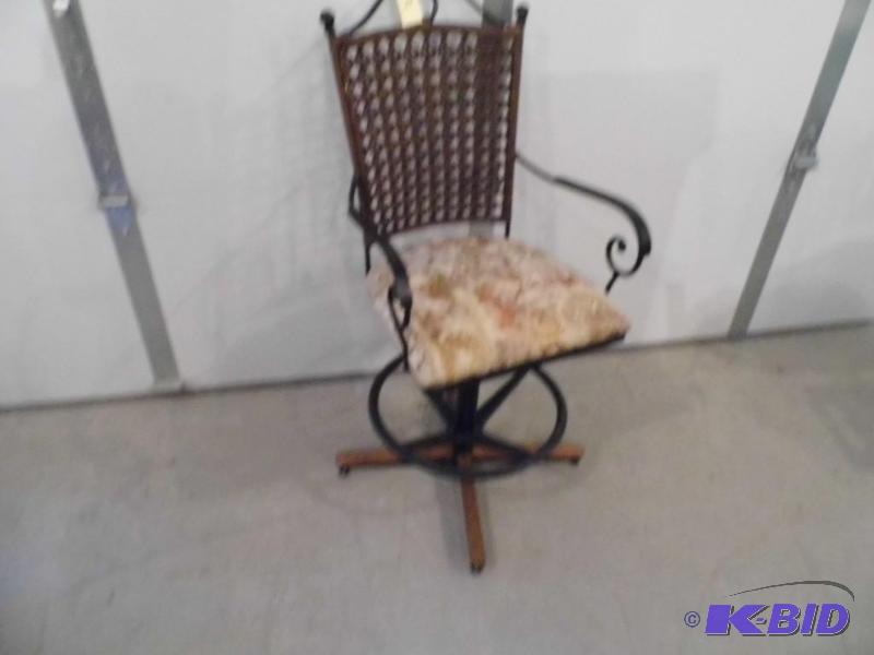 lot 26 image: Barstool