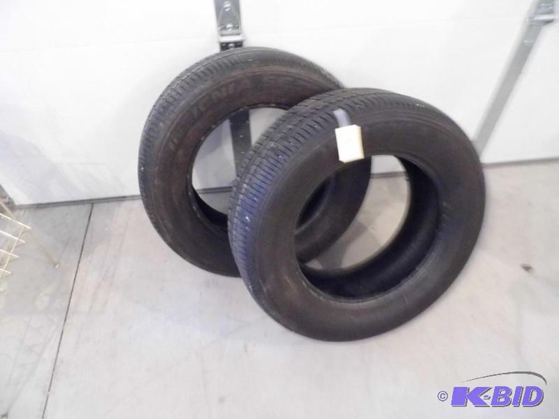 lot 34 image: 2 Insignia Tires