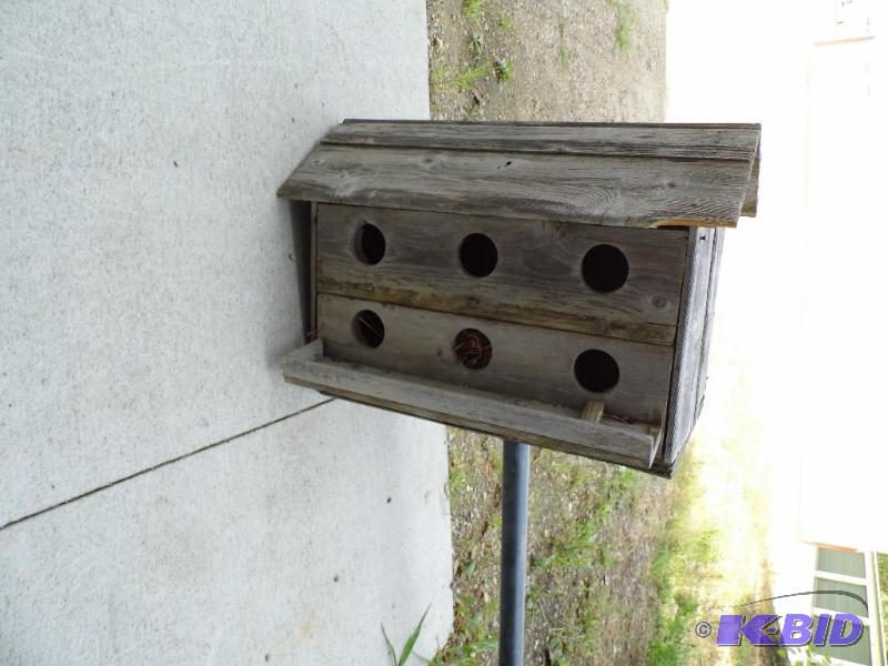lot 38 image: Bird House on Pole