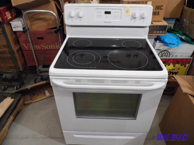 lot 5 image: Frigidaire Stove