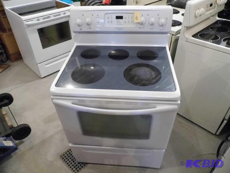 lot 6 image: Frigidaire Stove