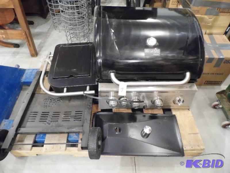 lot 7 image: Charbroil Classic Grill