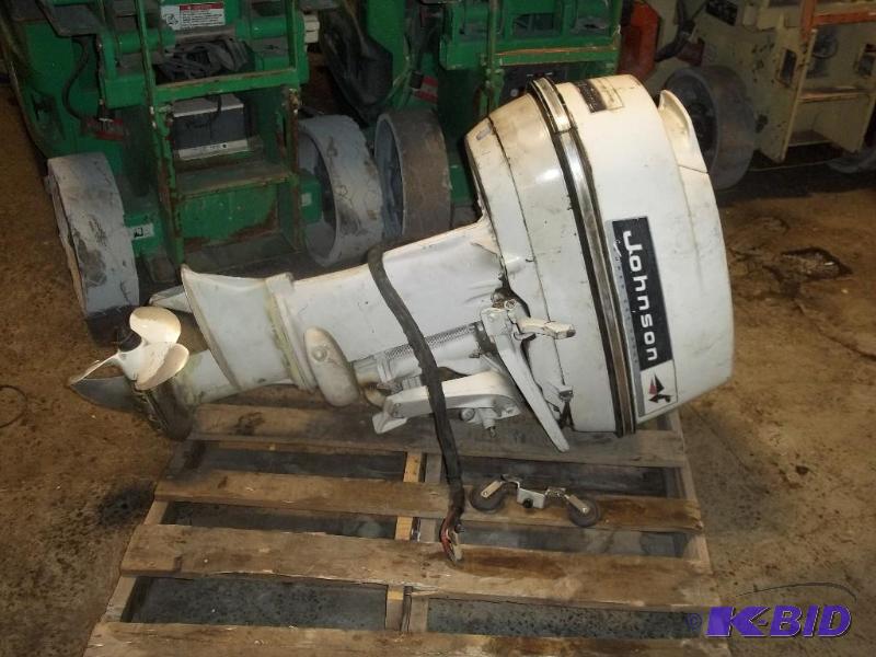 lot 2 image: Johnson Super Sea Horse 33 Boat Motor
