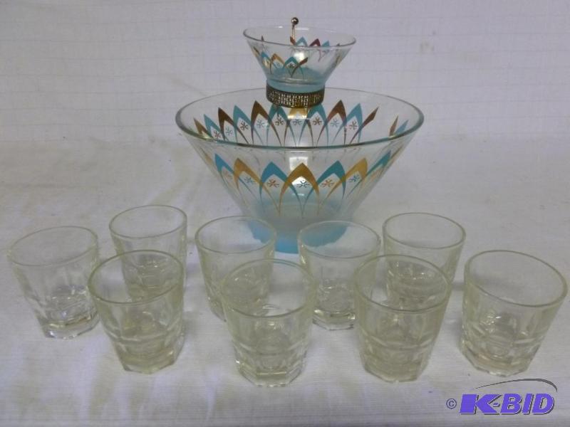 lot 115 image: Large vintage glass chip bowl and dip set, co...